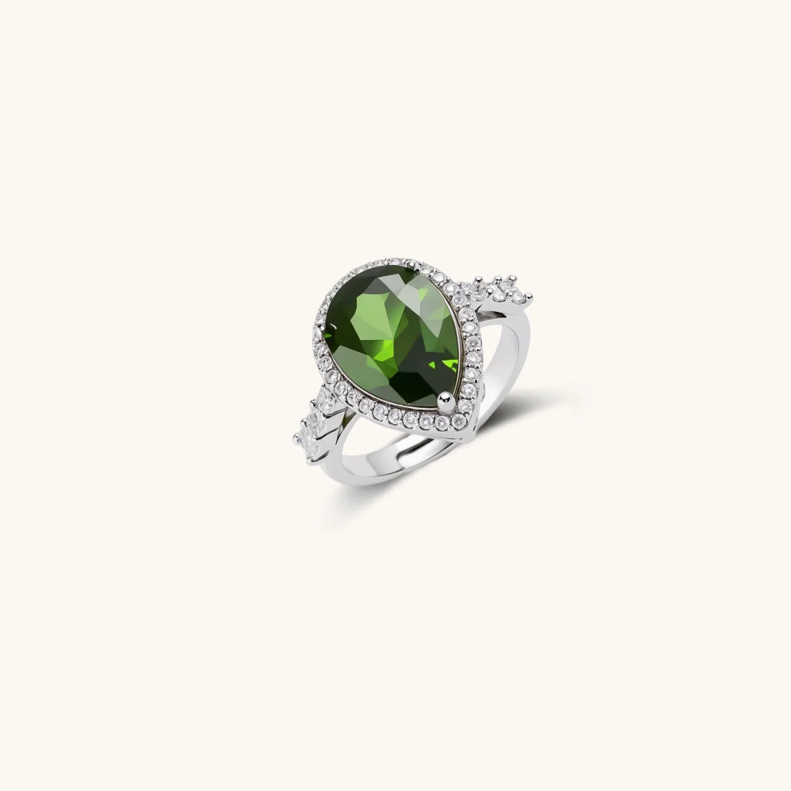 Close-up detail of Emerald Dreams Jewellery Set by Averuna Jewellery