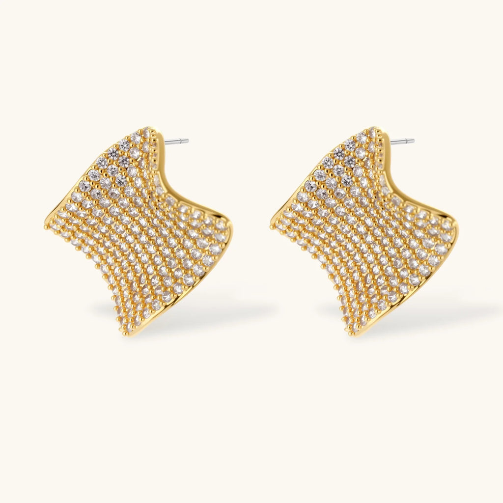 Angled view of Wave Luxe Jewellery Set by Averuna Jewellery