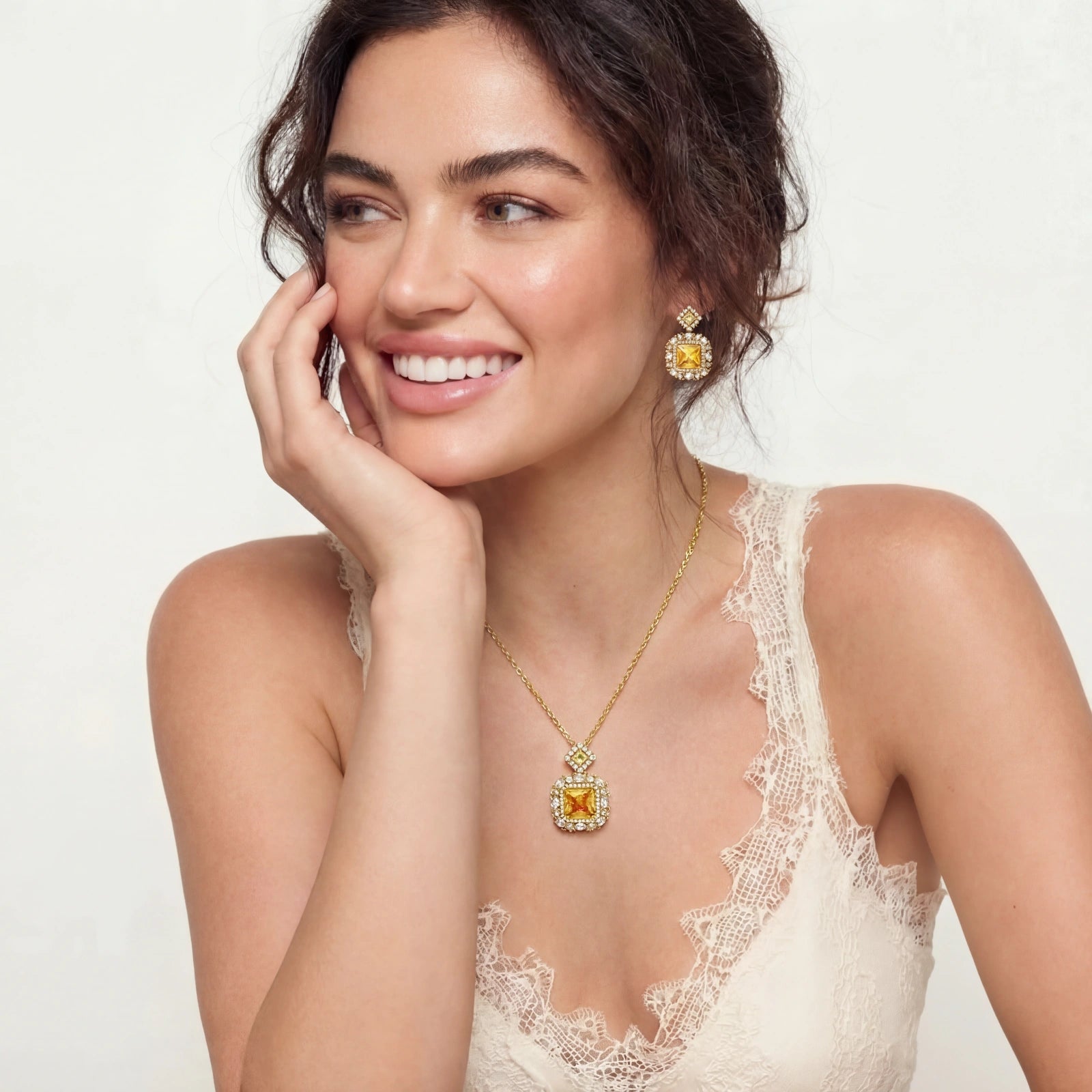 Product detail of Golden Square Luxe Jewellery Set by Averuna Jewellery
