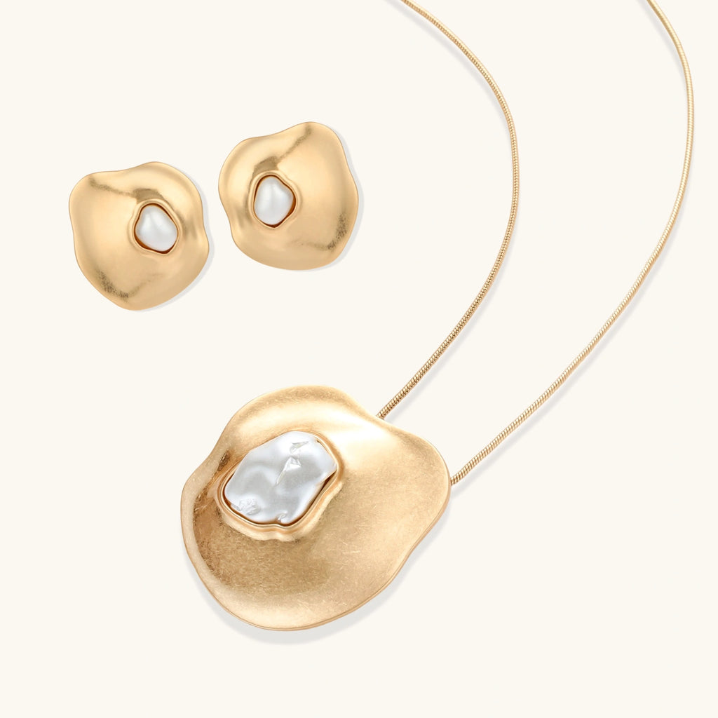 Close-up detail of Liquid Art Pearl Jewellery Set by Averuna Jewellery