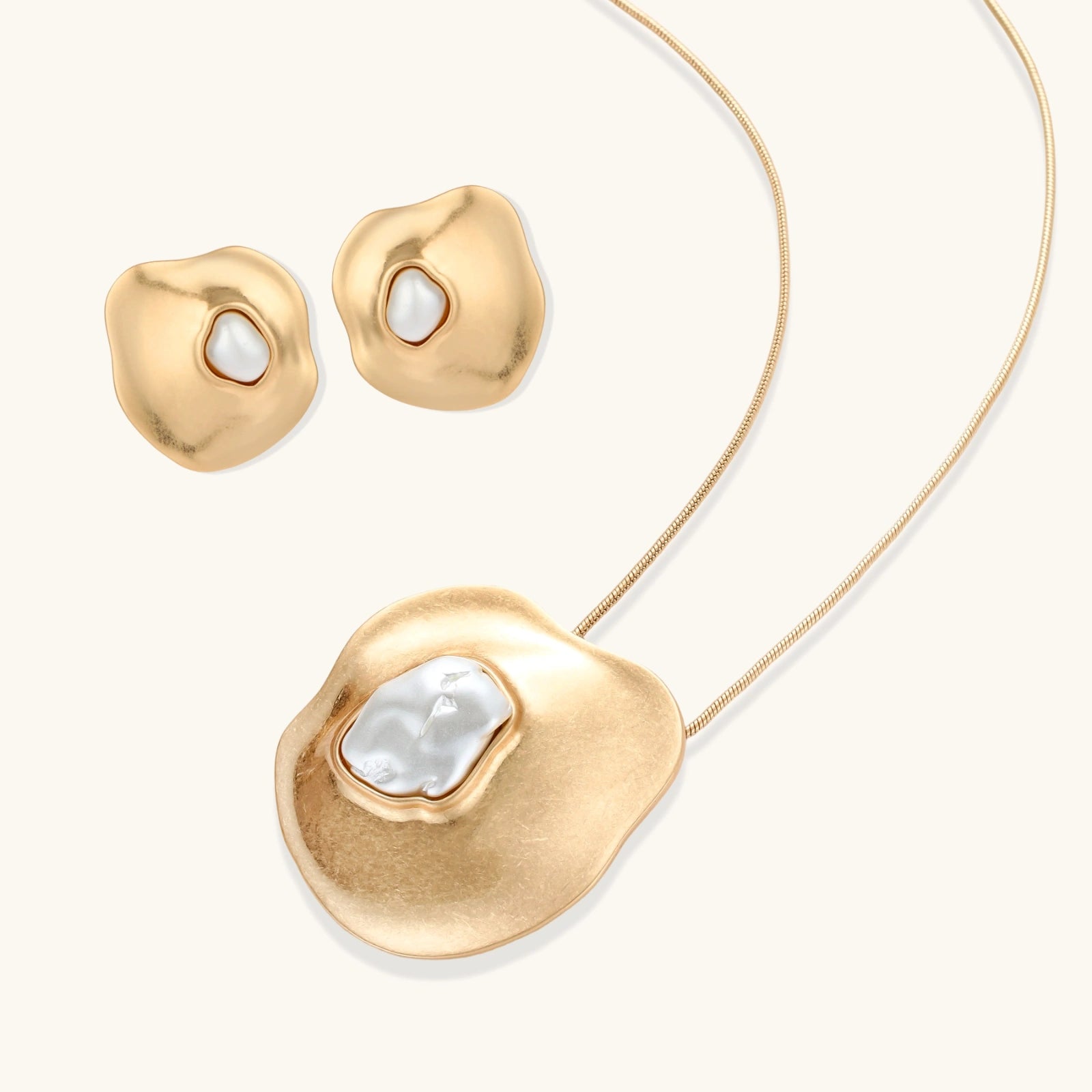 Close-up detail of Liquid Art Pearl Jewellery Set by Averuna Jewellery