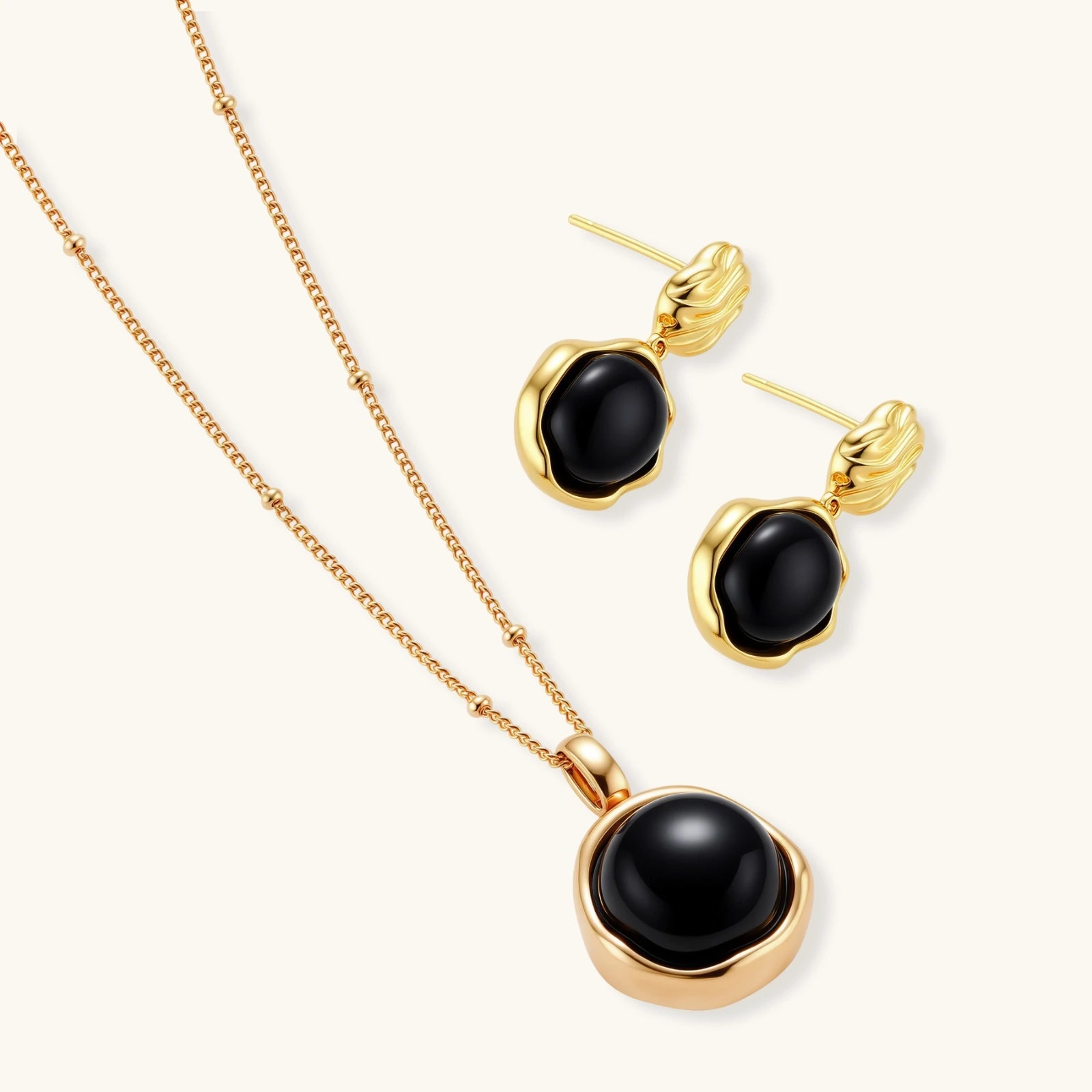 Close-up detail of Midnight Agate Circle Necklace by Averuna Jewellery