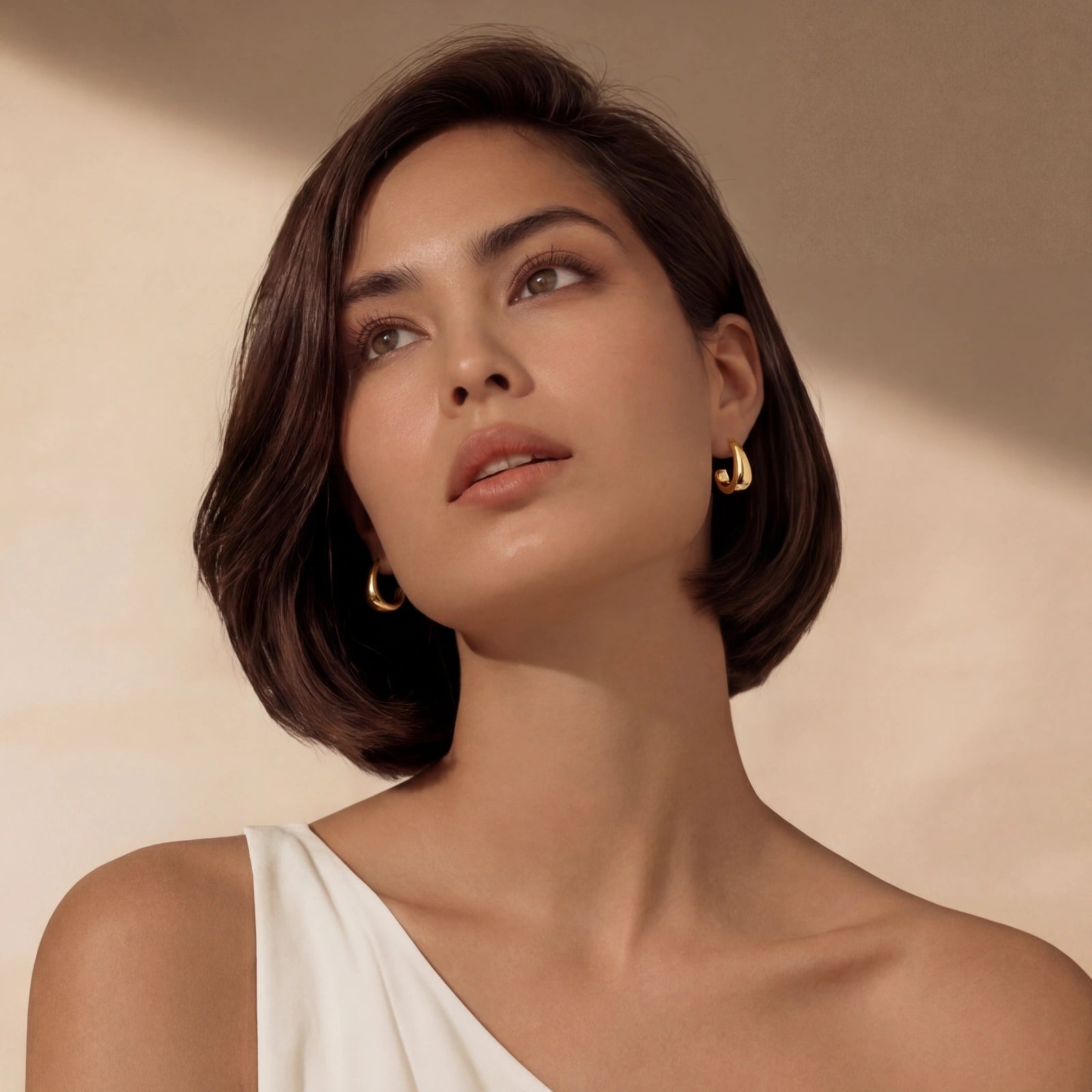 Product detail of Sculpted Curve Huggie Earrings by Averuna Jewellery